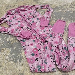 Little Sleepies pjs  - 3T - Like New - Smoke Free, Dog/Cat Friendly